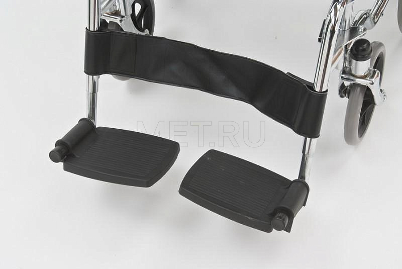 1618C0303-46 ( Mag ) Кресло-коляска инвалидная со съемными поручнями и подножками MET