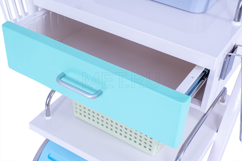 МЕТ AVK-130 Столик-тележка медицинский трёхполочный с выдвижным ящиком и набором аксессуаров MET