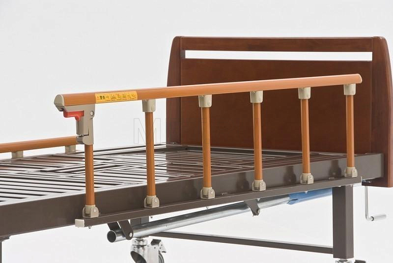 F-43 WOOD, с матрасом Медицинская кровать с туалетом и положением кардиокресло