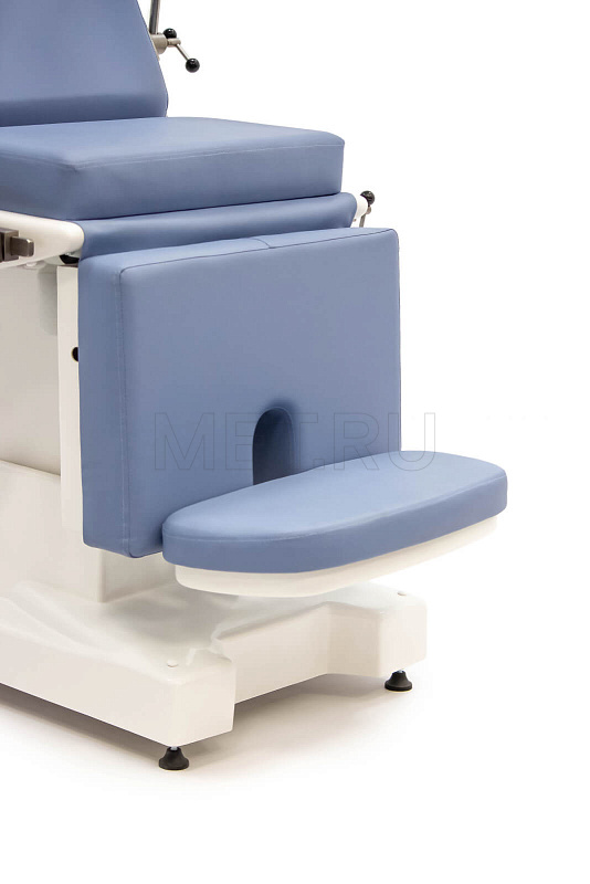 МЕТ GK 05   Универсальное гинекологическое и проктологическое кресло с электроприводом, платформой для аксессуаров и стулом для врача МЕТ