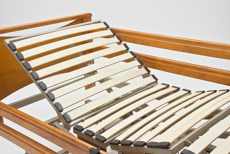 FS 3236WM Медицинская кровать с электроприводом и деревянными спинками