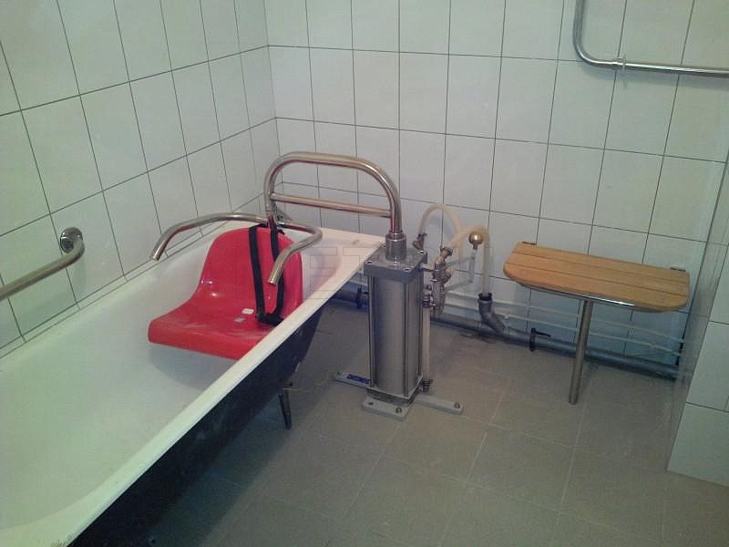 Гидравлический подъёмник Гидравлический подъёмник подключаемый к водопроводной сети от производителя