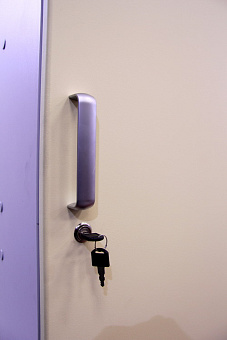 ША.01.01 (430-550-1700) Аптечный шкаф для медикаментов, серия "Бест", трейзер из ЛДСП  корпус- серый, фасад цветной