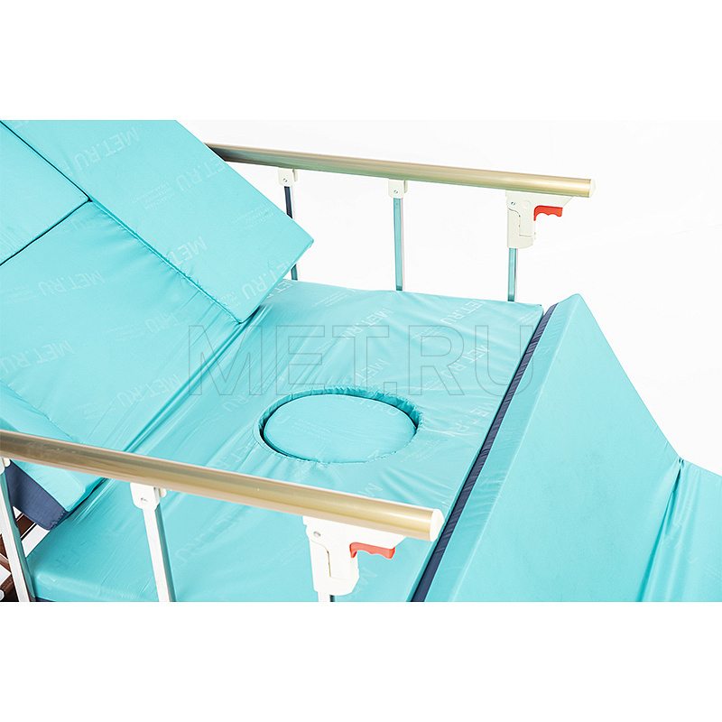 МЕТ РЕМЕКС (REMEKS) Медицинская кровать для ухода за лежачими больными с переворотом, туалетом (без матраса) — расположение ручек управления слева