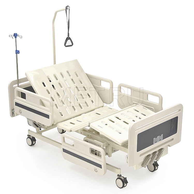 MET ЛЕГО М3 (MET QM-240) Функциональная медицинская кровать с механическими регулировками металлического ложа и пластиковыми боковыми ограждениями MET