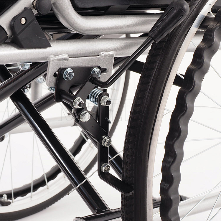 MET 692 Кресло-коляска с туалетом и тормозами для сопровождающего MET