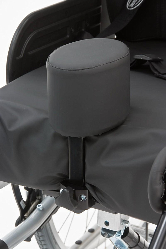 Invacare REA CLEMATIS Кресло-коляска комфортное с дополнительной латеральной поддержкой MET