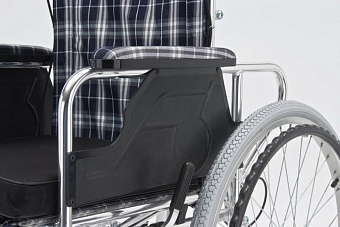 Кресло-коляска с подголовником и возможностью горизонтального положения