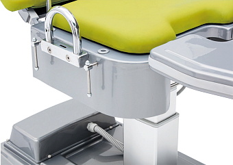 Гинекологическое кресло с электроприводной регулировкой высоты на телескопической колонне