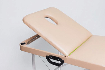 Четырёхсекционный массажный стол с регулируемым изломом ножного сегмента панели и поднимающимся изголовьем