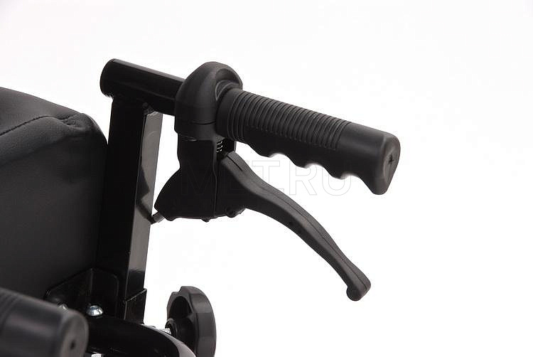 Задние рукоятки сопровождающего с тормозными рычагами FS204 BJG NEW Кресло-коляска  с сиденьем автомобильного типа, шириной 46 см