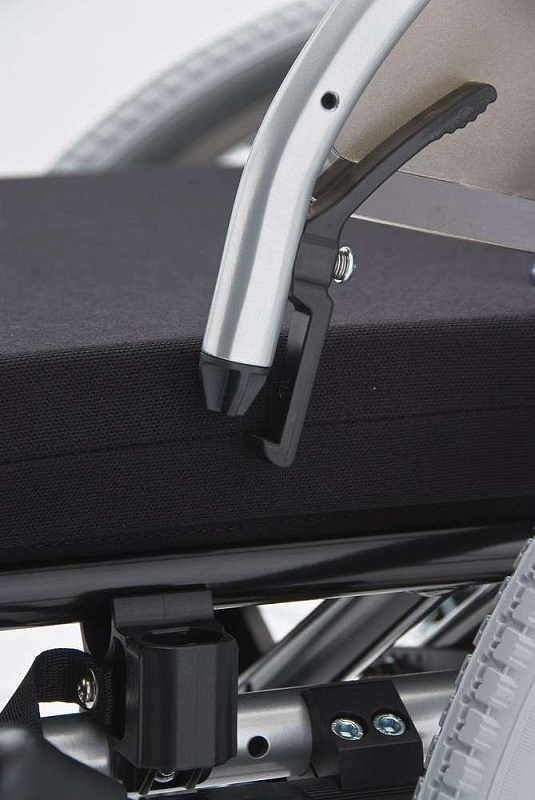 Otto Bock START ПНЕВМО КОЛЕСА Кресло-коляска прогулочное с шириной сиденья 43 см МЕТ