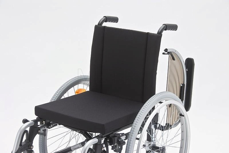 Otto Bock START ПНЕВМО КОЛЕСА Кресло-коляска прогулочное с шириной сиденья 43 см MET