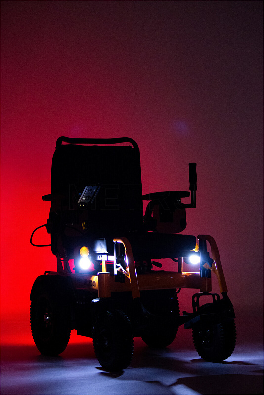 MET ALLROAD Кресло-коляска электроприводное, с максимальной скоростью 10 км/ч МЕТ