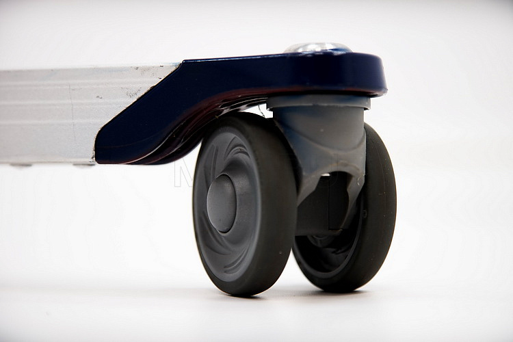 Двойной ролик с резиновыми шинами, не повреждающими покрытие пола МЕТ ATLANT 150 Light (Уценка по гв2019) Подъёмник для инвалидов алюминиевый электрический МЕТ