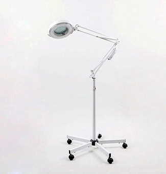 Кольцевая лампа-лупа с колёсной опорой-пятилучьем