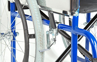 Кресло-коляска с пневматическими колесами