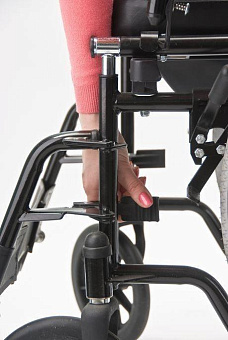 Кресло-коляска с туалетным устройством