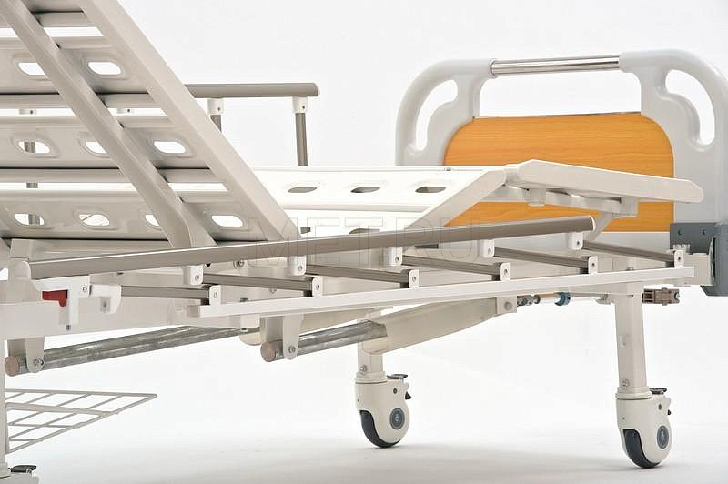 E-8 Кровать четырехсекционная с винтовыми регулировками, с бок. ограждениями и штангой МЕТ