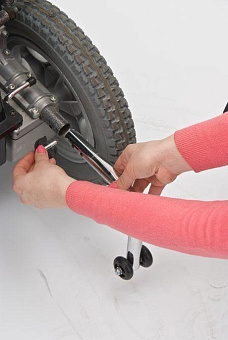 Кресло-коляска с электроприводом складное