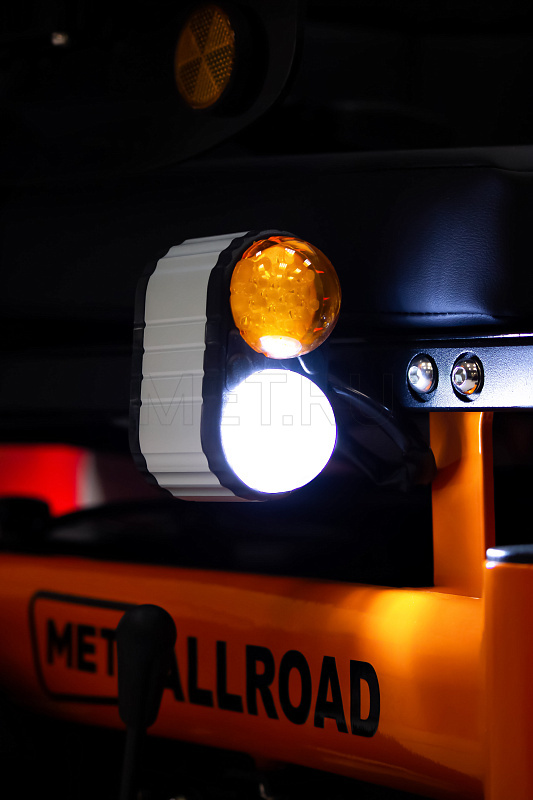 MET ALLROAD Кресло-коляска с электроприводом, в комплекте с корзиной и светодиодными фарами от производителя