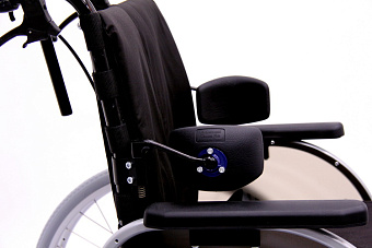 Кресло-коляска прогулочное с шириной сиденья 43 см и ДЦП-оснащением