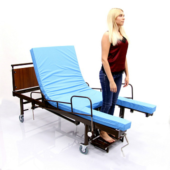Кровать-кресло с тренировочной рамой для механотерапиии/или тракции