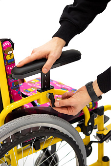 Механическое кресло-коляска детское