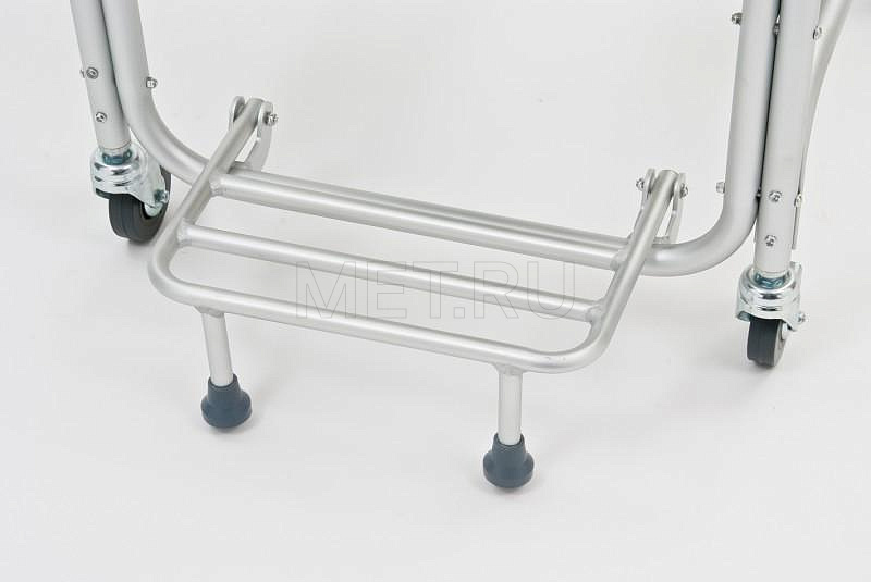 FS699L Кресло-коляска с санитарым оснащением MET