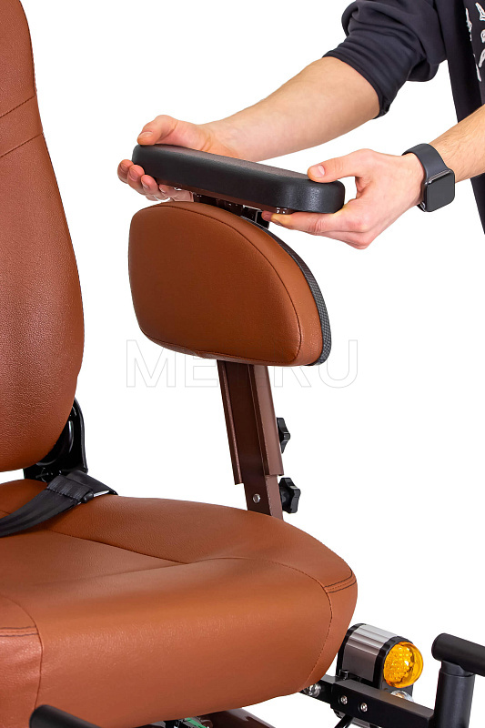 MET CRUISER 21 Кресло-коляска электрическая с сиденьем автомобильного типа коричневого цвета МЕТ