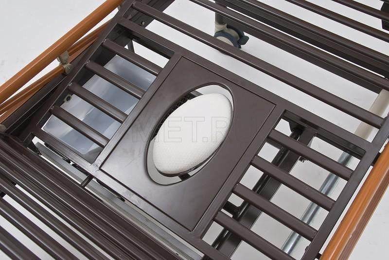 УG-5 Кровать с туалетом для лежачих больных. Снята с производства - вместо нее кровать УG-5 NEW МЕТ