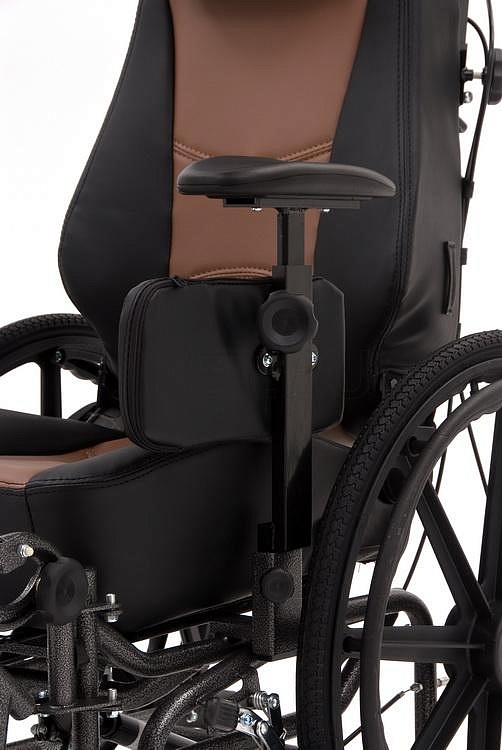 FS204 BJG NEW Кресло-коляска  с сиденьем автомобильного типа, шириной 46 см от производителя