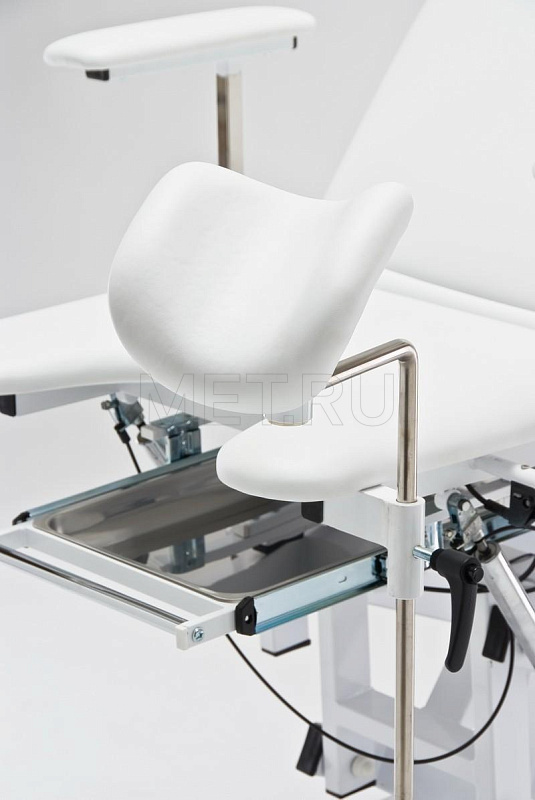 Кресло гинекологическое с регулировкой высоты , на электроприводе, цвет- белый от производителя
