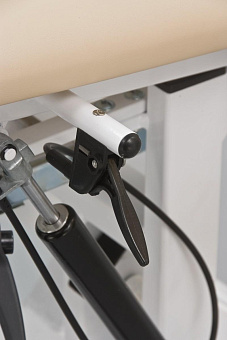 Кресло смотровое с двумя электроприводами, бежевое