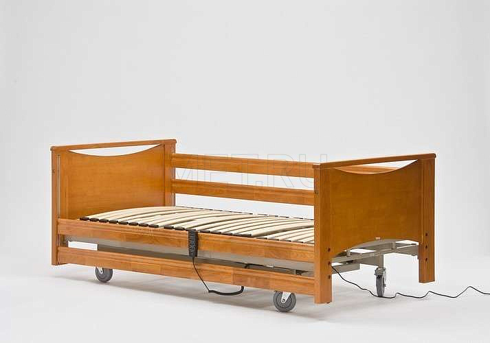 FS 3236WM Медицинская кровать с электроприводом и деревянными спинками MET