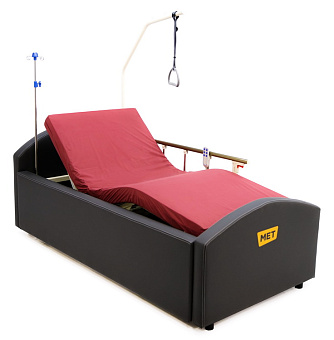 Домашняя функциональная кровать с электроприводом в мягкой обивке из темно-серой экокожи