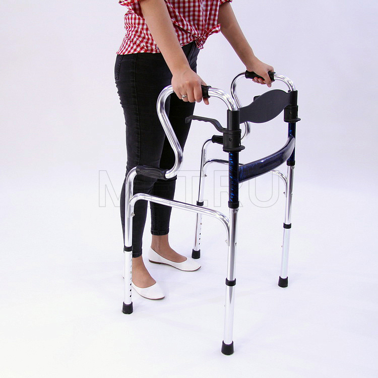 С санитарным оснащением Многофункциональные ходунки-трансформер MET