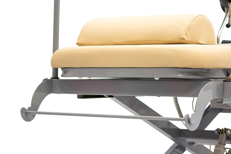 МЕТ KR 16 Гинекологическое кресло-кровать с электроприводом и со стулом для врача в комплекте