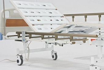 Кровать медицинская с электроприводом регулировки секций